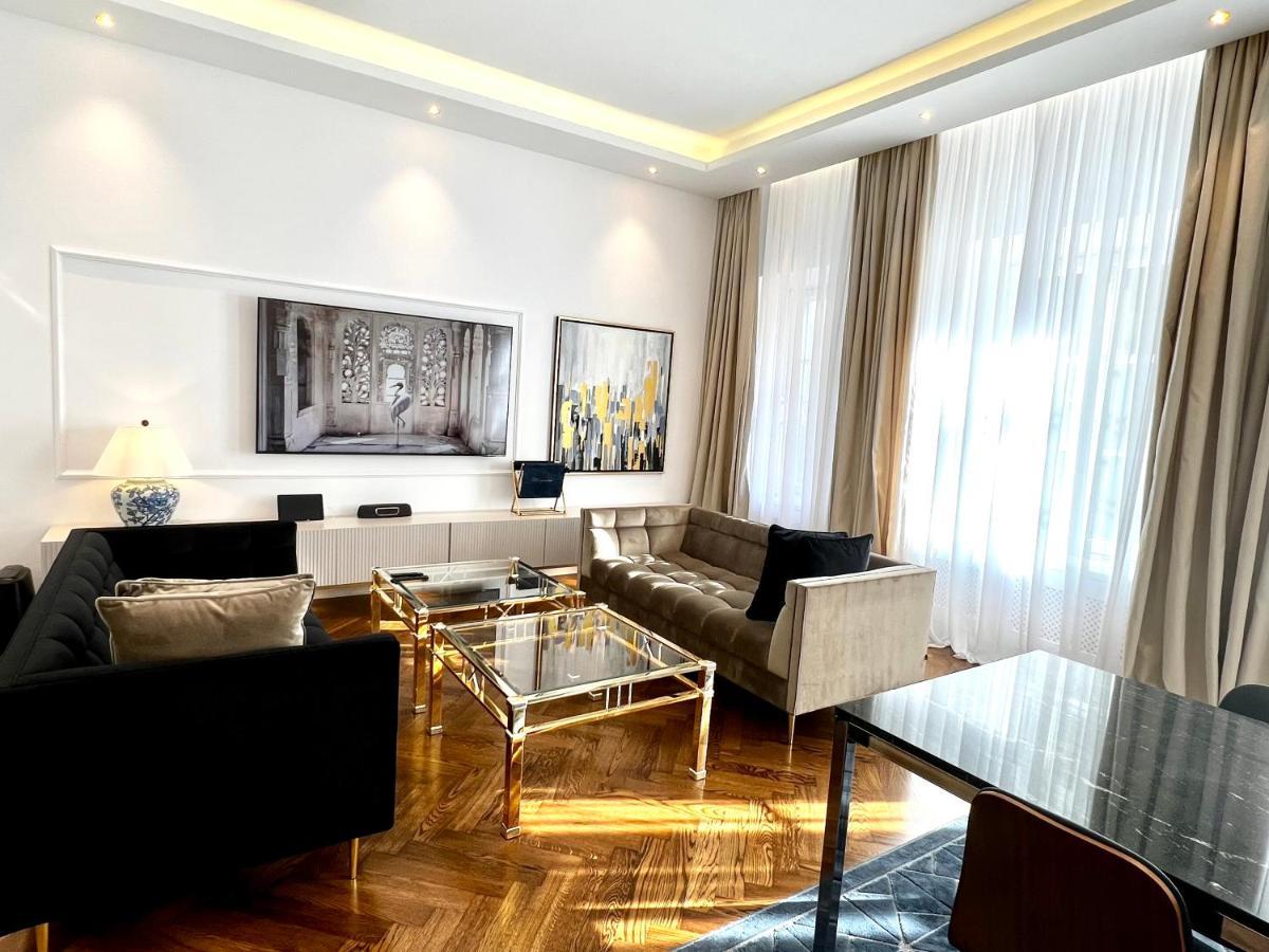Luxury Apartments Mondrian Market Square III Варшава Екстер'єр фото