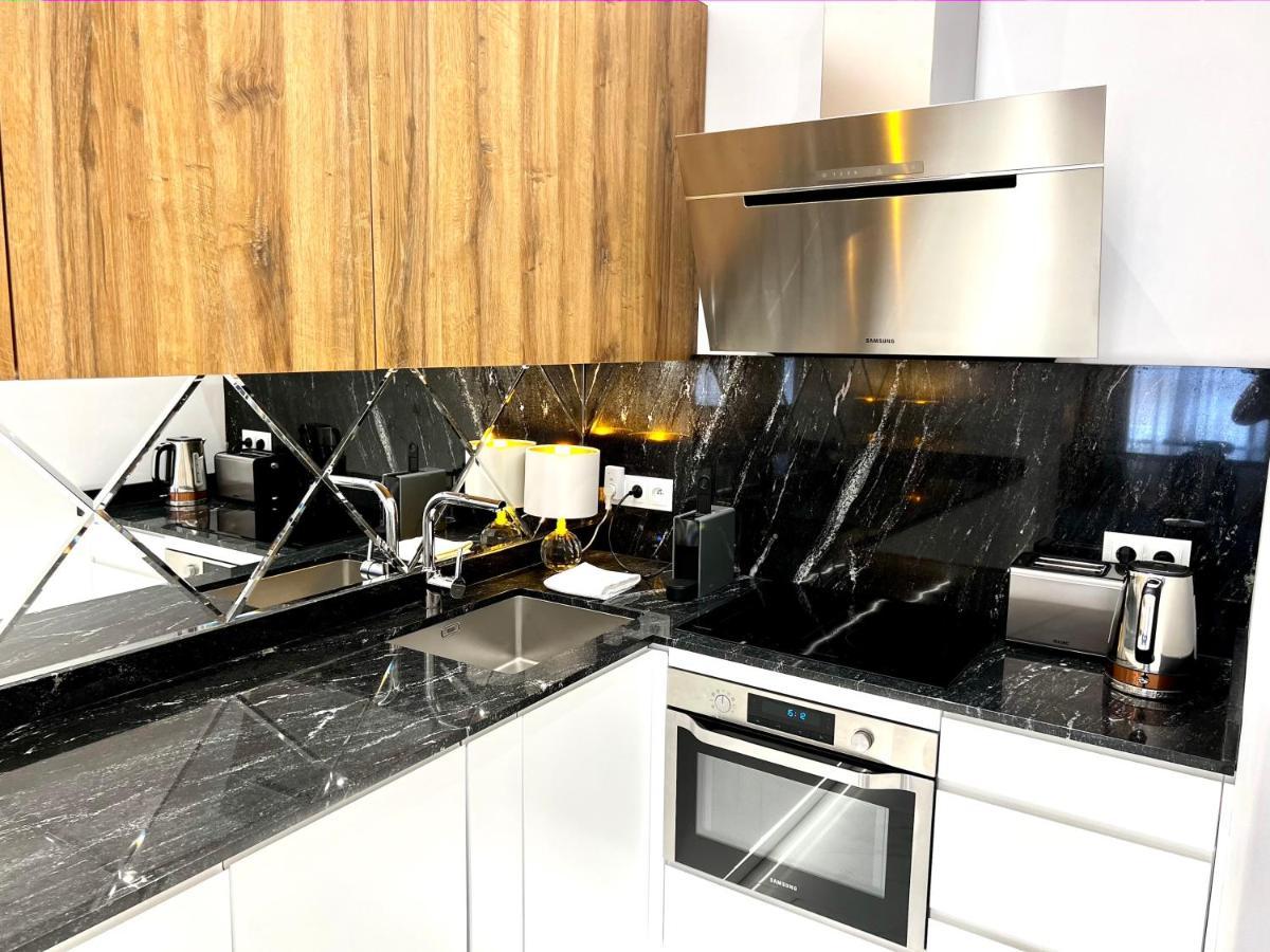 Luxury Apartments Mondrian Market Square III Варшава Екстер'єр фото
