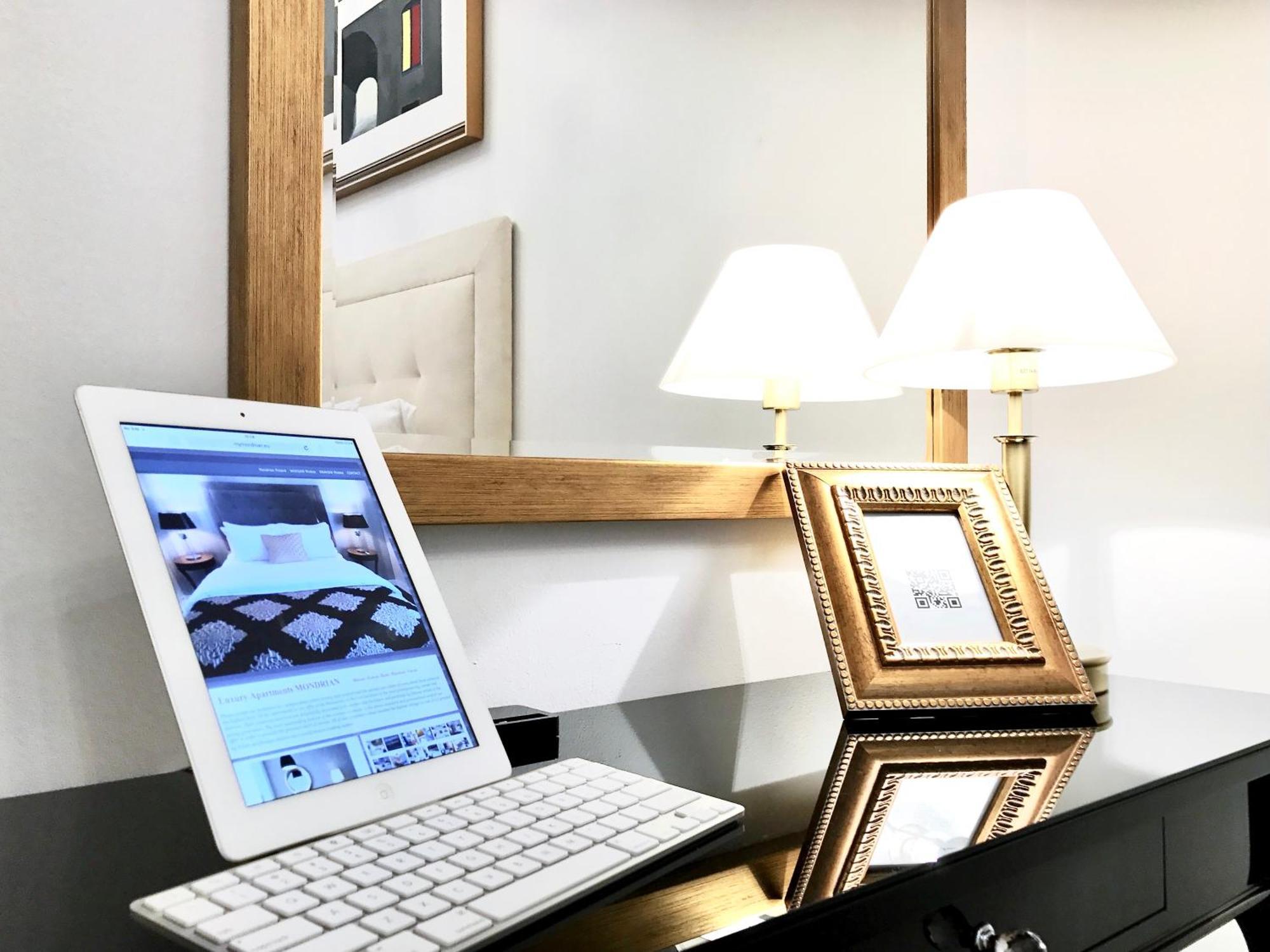Luxury Apartments Mondrian Market Square III Варшава Номер фото